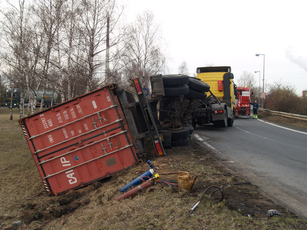 LKW verliert Container Koeln Niehler Ei P073.JPG